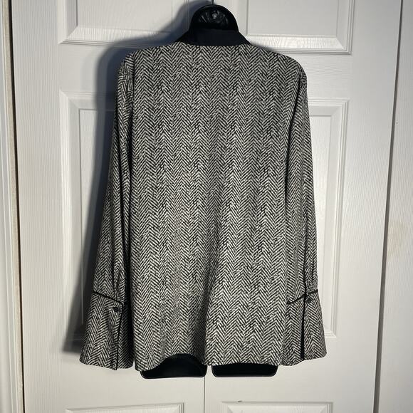 DKNY Shirt Women‎ Large Black Gray Geometric Button Up Lightweight Blouse Top - Picture 4 of 13